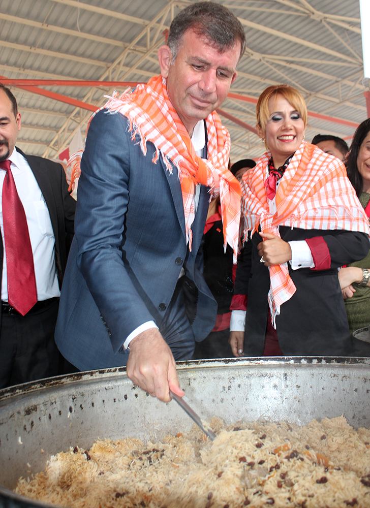 Kırmızıoğlu Yörüklerle Kucaklaştı..